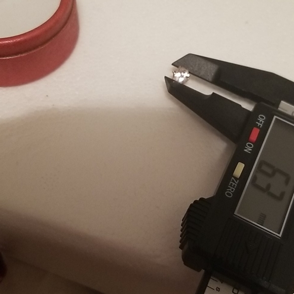 🍎 New 1 or 2 Carat Cubic Zirconia Sim Diamond Studs Gold - Picture 6 of 6